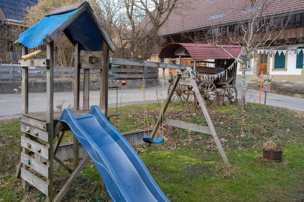 Uelis-Stoeckli-Gaestezimmer Auf Bauernhof Mit Billiard Und Alpakatrekking Meikirch ภายนอก รูปภาพ