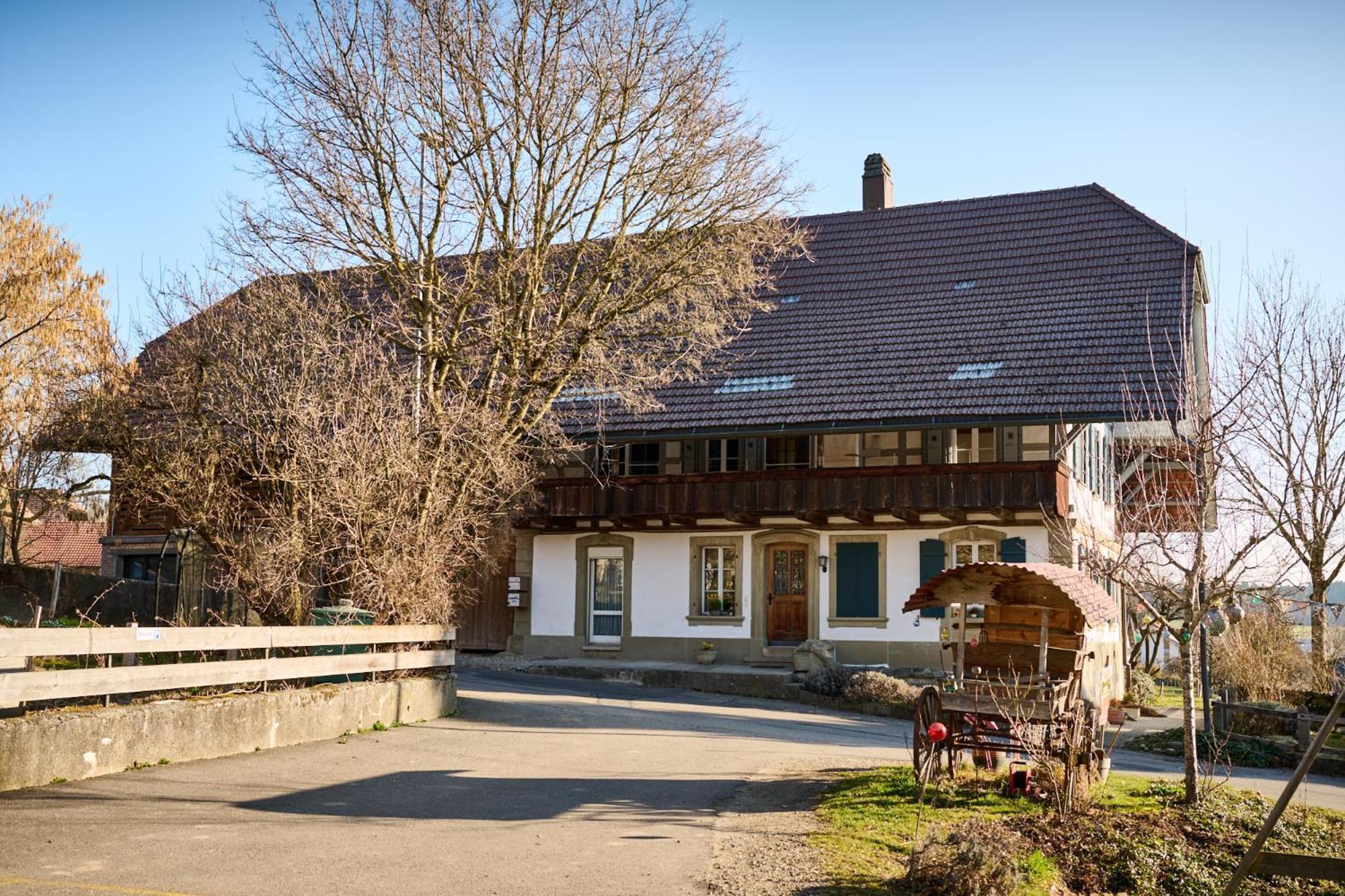 Uelis-Stoeckli-Gaestezimmer Auf Bauernhof Mit Billiard Und Alpakatrekking Meikirch ภายนอก รูปภาพ