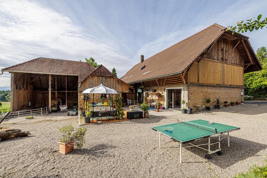 Uelis-Stoeckli-Gaestezimmer Auf Bauernhof Mit Billiard Und Alpakatrekking Meikirch ภายนอก รูปภาพ