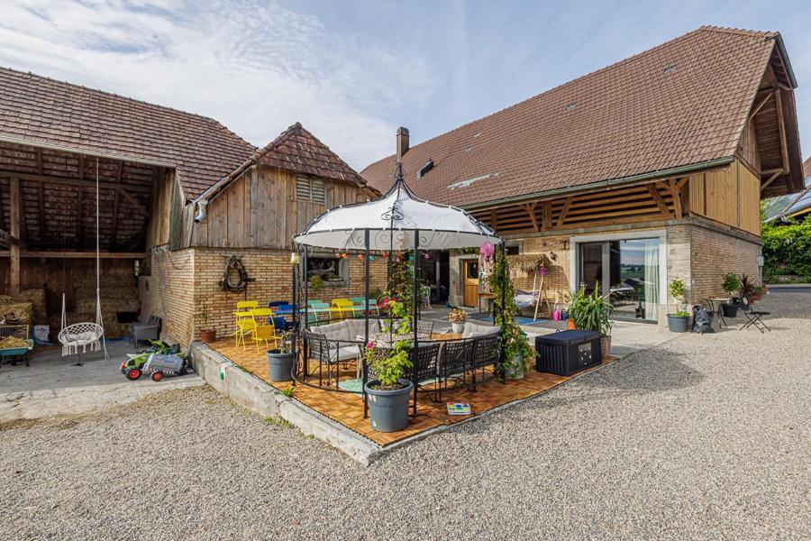 Uelis-Stoeckli-Gaestezimmer Auf Bauernhof Mit Billiard Und Alpakatrekking Meikirch ภายนอก รูปภาพ